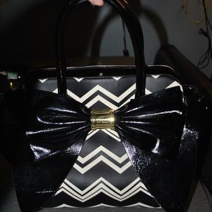 Betsey Johnson large bow shoulder bag
